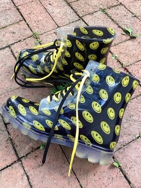 Smiley Print Yellow Black Rain Ankle Boots AU Underground Women's Size 11